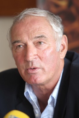 17.07.07.. Newport Gwent Dragons, new signings Dragons chairman Martyn Hazell 