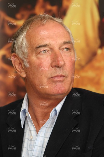 17.07.07.. Newport Gwent Dragons, new signings Dragons chairman Martyn Hazell 