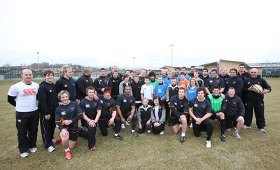 19.03.10 ... Newport Gwent Dragons players at Newport High School 