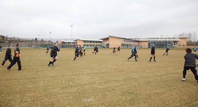 19.03.10 ... Newport Gwent Dragons players at Newport High School 