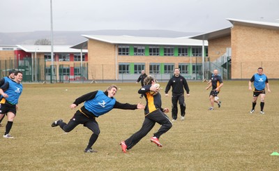 19.03.10 ... Newport Gwent Dragons players at Newport High School 