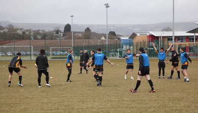 19.03.10 ... Newport Gwent Dragons players at Newport High School 