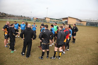 19.03.10 ... Newport Gwent Dragons players at Newport High School 