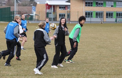 19.03.10 ... Newport Gwent Dragons players at Newport High School 