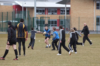 19.03.10 ... Newport Gwent Dragons players at Newport High School 