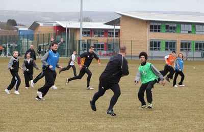 19.03.10 ... Newport Gwent Dragons players at Newport High School 