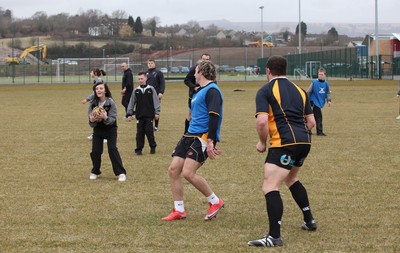 19.03.10 ... Newport Gwent Dragons players at Newport High School 