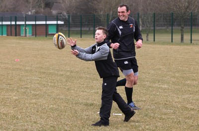 19.03.10 ... Newport Gwent Dragons players at Newport High School 