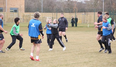 19.03.10 ... Newport Gwent Dragons players at Newport High School 