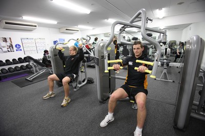 19.03.10 ... Newport Gwent Dragons players at Newport High School 