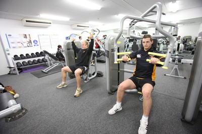 19.03.10 ... Newport Gwent Dragons players at Newport High School 