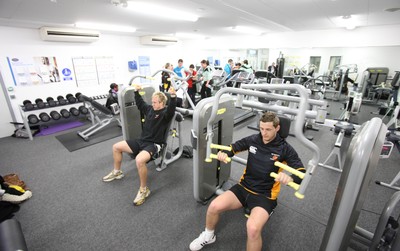 19.03.10 ... Newport Gwent Dragons players at Newport High School 