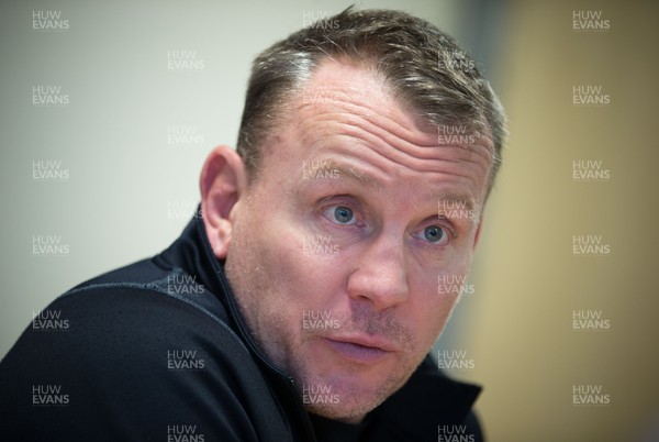 091215 - Newport Gwent Dragons Press Conference - Dragons head coach Kingsley Jones