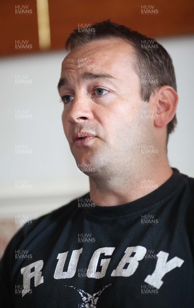 26.04.11 - Newport Gwent Dragons press conference -  Dragon coach Darren Edwards during press conference 