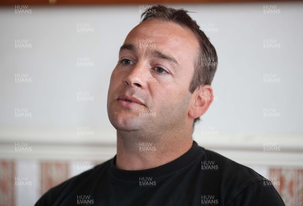 26.04.11 - Newport Gwent Dragons press conference -  Dragon coach Darren Edwards during press conference 