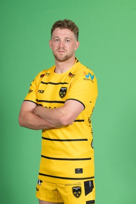 130826 - Dragons Headshots - Angus O’Brien