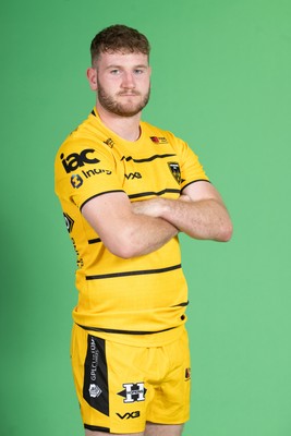 130826 - Dragons Headshots - Evan Minto