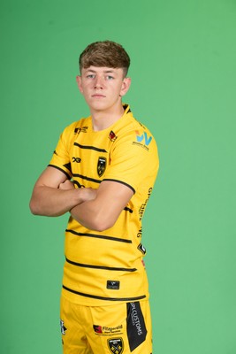 130826 - Dragons Headshots - Harri Ford