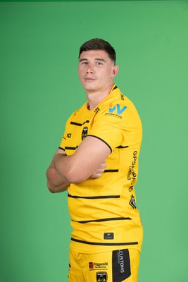 130826 - Dragons Headshots - Seb Davies