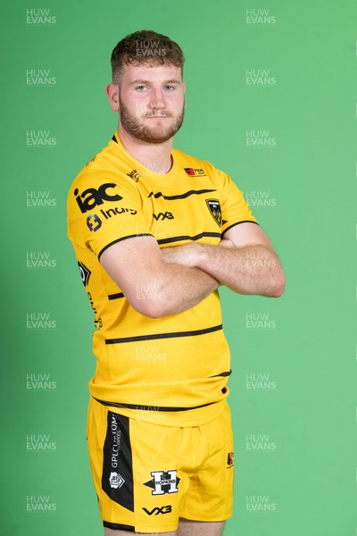 130826 - Dragons Headshots - Evan Minto