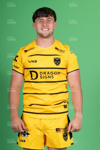 130826 - Dragons Headshots - Harri Ackerman
