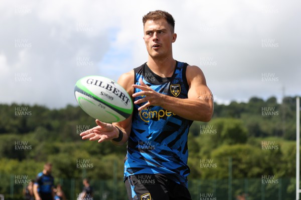 010722 - Dragons RFC Training - Jared Rosser during training