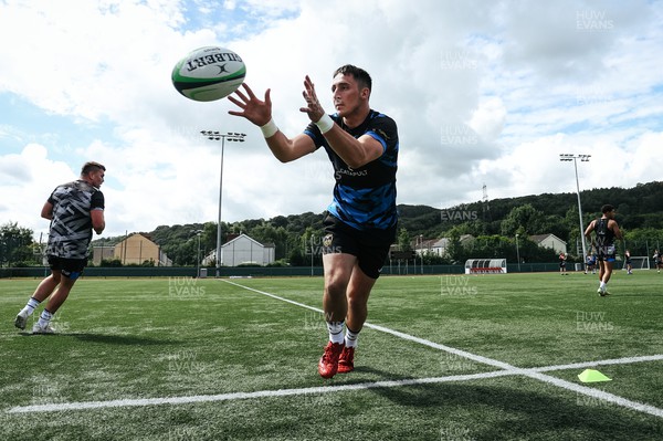 010722 - Dragons RFC Training - Sam Davies during training