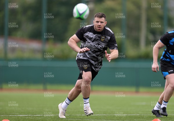 010722 - Dragons RFC Training - Rob Evans during training