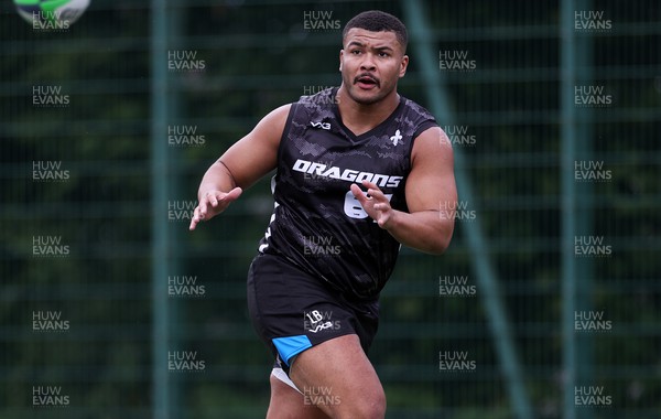 010722 - Dragons RFC Training - Leon Brown during training