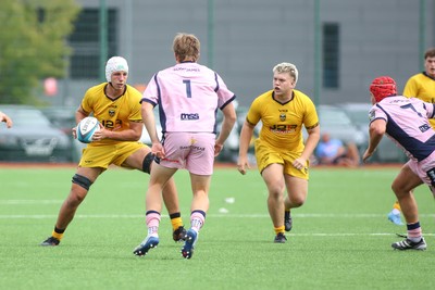 160826 - Dragons RFC U18 v Cardiff Rugby U18 - WRU Regional Age Grade Championship - Olly Beynon of Dragons takes on Mack Chalmers(1) and Alex Ballinger of Cardiff