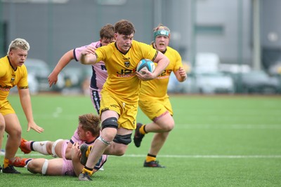 160826 - Dragons RFC U18 v Cardiff Rugby U18 - WRU Regional Age Grade Championship - Gethin Clarke of Dragons breaks away from Liam Williams of Cardif