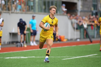 160826 - Dragons RFC U18 v Cardiff Rugby U18 - WRU Regional Age Grade Championship - Rhys Dyer of Dragons runs in to score a try