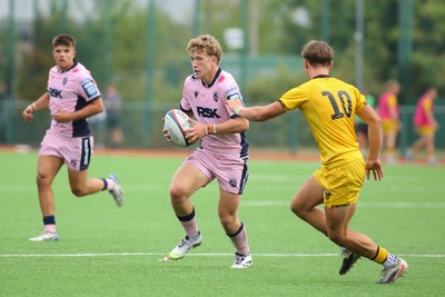 160826 - Dragons RFC U18 v Cardiff Rugby U18 - WRU Regional Age Grade Championship - Fin Britton of Cardiff takes on Elliot Young of Dragons