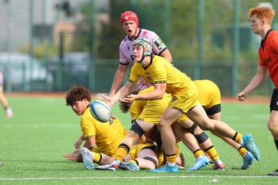 160826 - Dragons RFC U18 v Cardiff Rugby U18 - WRU Regional Age Grade Championship - Joshua Johnson of Dragons sets up an attacking phase
