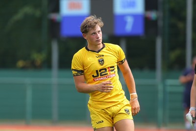 160826 - Dragons RFC U18 v Cardiff Rugby U18 - WRU Regional Age Grade Championship - Elliot Young of Dragons
