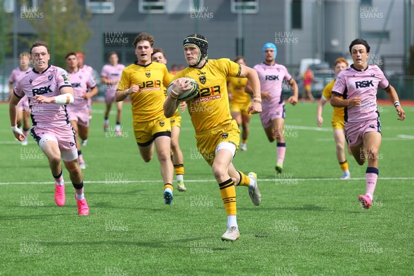 160826 - Dragons RFC U18 v Cardiff Rugby U18 - WRU Regional Age Grade Championship - Olly Morris of Dragons runs in to score a try