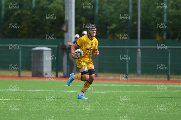 160826 - Dragons RFC U18 v Cardiff Rugby U18 - WRU Regional Age Grade Championship - Gethin Tudball of Dragons makes a break