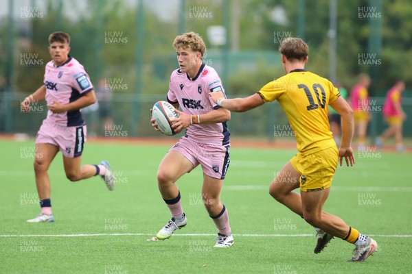 160826 - Dragons RFC U18 v Cardiff Rugby U18 - WRU Regional Age Grade Championship - Fin Britton of Cardiff takes on Elliot Young of Dragons