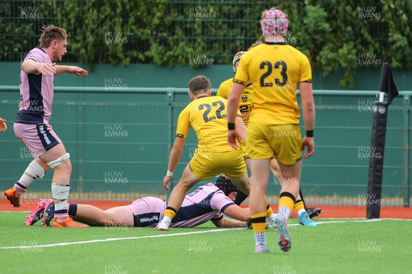 160826 - Dragons RFC U18 v Cardiff Rugby U18 - WRU Regional Age Grade Championship - Cieron Savage of Cardiff scores a try