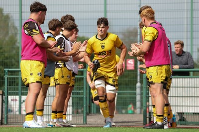 060926 - Dragons RFC U18 v RGC U18, WRU Regional Age Grade Championship - Dragons run out at the start of the match