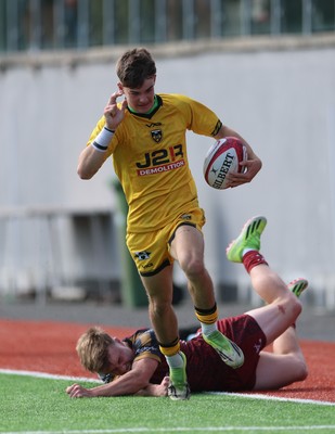 060926 - Dragons RFC U18 v RGC U18, WRU Regional Age Grade Championship - Dylan Cole of Dragons races away to score the  first try of the second half