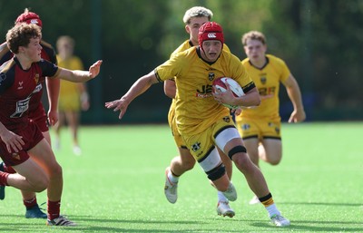 060926 - Dragons RFC U18 v RGC U18, WRU Regional Age Grade Championship - Tom Vizard of Dragons breaks away