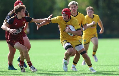 060926 - Dragons RFC U18 v RGC U18, WRU Regional Age Grade Championship - Tom Vizard of Dragons breaks away