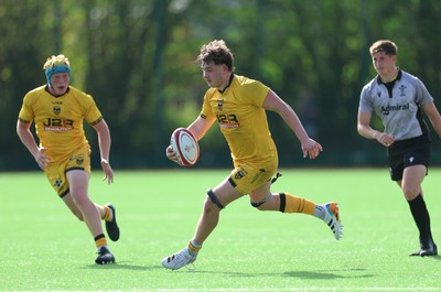 060926 - Dragons RFC U18 v RGC U18, WRU Regional Age Grade Championship - Troy Raymond of Dragons breaks away