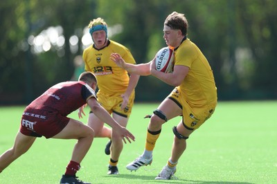 060926 - Dragons RFC U18 v RGC U18, WRU Regional Age Grade Championship - Troy Raymond of Dragons breaks away