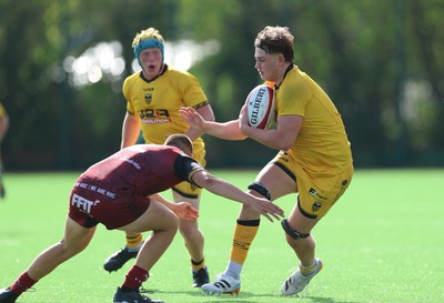 060926 - Dragons RFC U18 v RGC U18, WRU Regional Age Grade Championship - Troy Raymond of Dragons breaks away