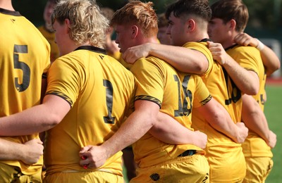 060926 - Dragons RFC U18 v RGC U18, WRU Regional Age Grade Championship - Dragons huddle up at the end of the match