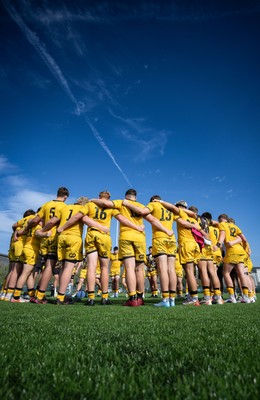 060926 - Dragons RFC U18 v RGC U18, WRU Regional Age Grade Championship - Dragons huddle up at the end of the match