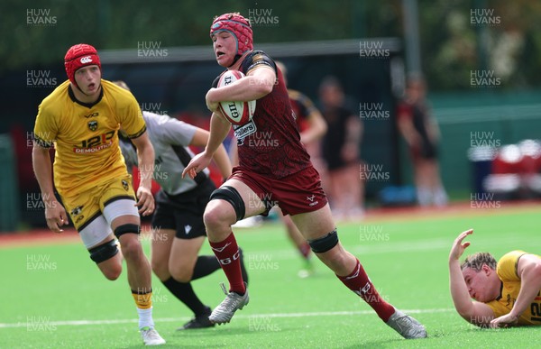 060926 - Dragons RFC U18 v RGC U18, WRU Regional Age Grade Championship - Gruff Glyn Jones of RGC breaks away to score try