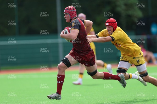 060926 - Dragons RFC U18 v RGC U18, WRU Regional Age Grade Championship - Gruff Glyn Jones of RGC breaks away to score try